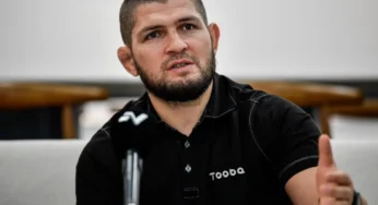 Khabib dihalau keluar dari pesawat
