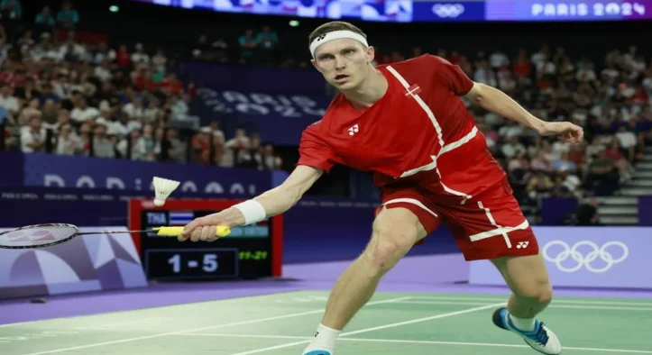 Viktor Axelsen beralih kepada bola keranjang