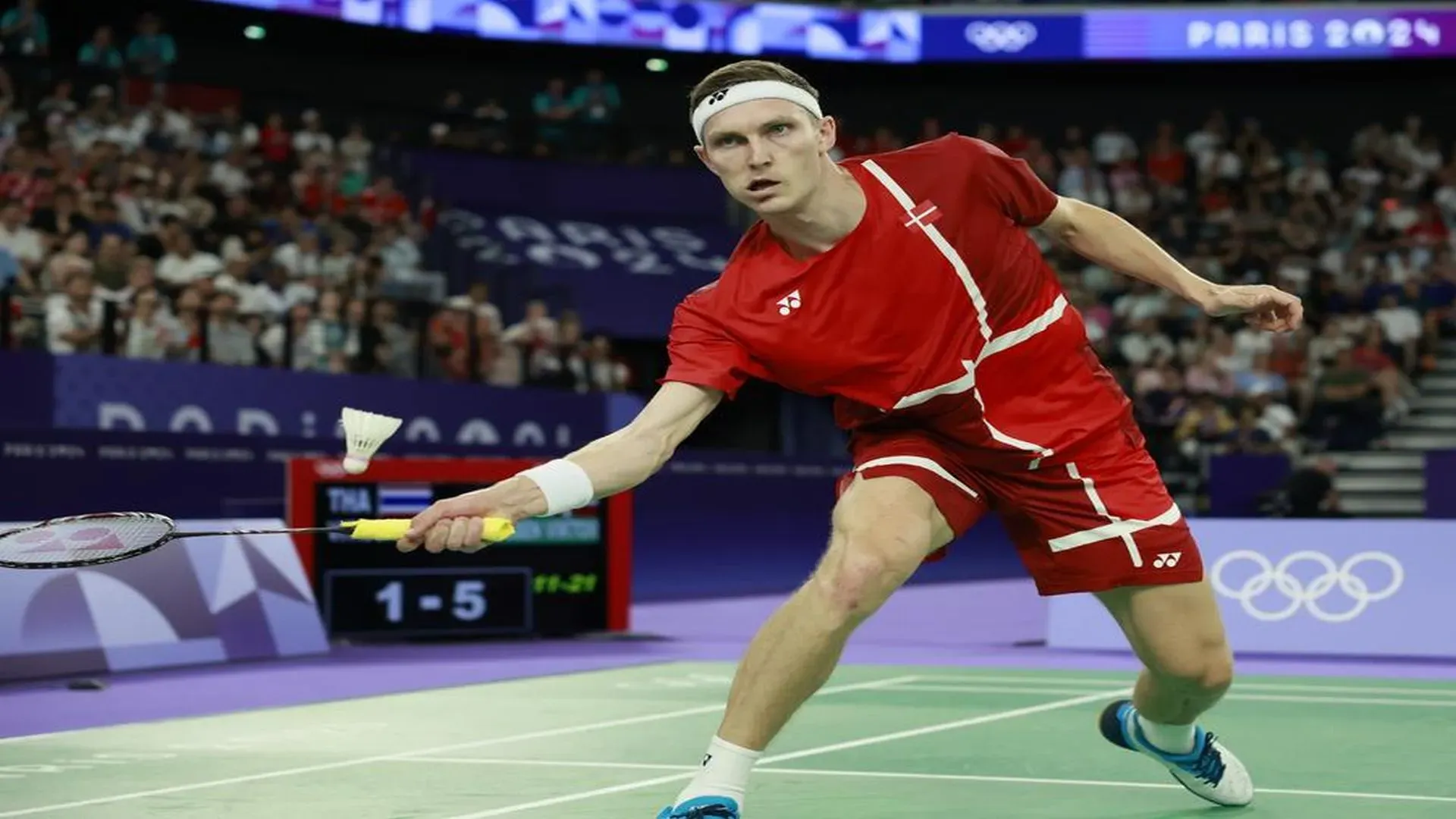 Viktor Axelsen beralih kepada bola keranjang